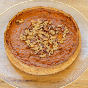 Tarta Boniato, Cebolla caramelizada y Garrapiñada de nueces