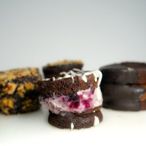 Alfajor Proteico Ganache Blanco con Frutos Rojos